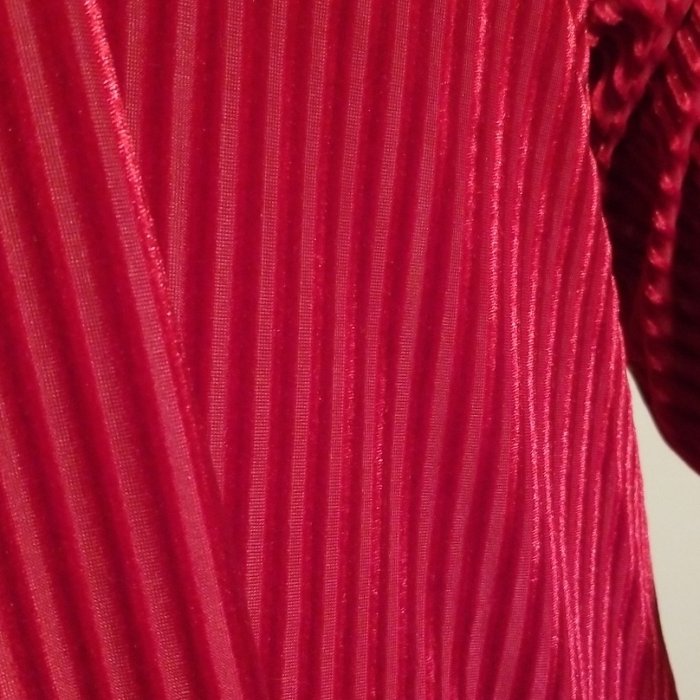 Plus Size 2x Red Ribbed Cold Shoulder Top - Picture 4 of 4